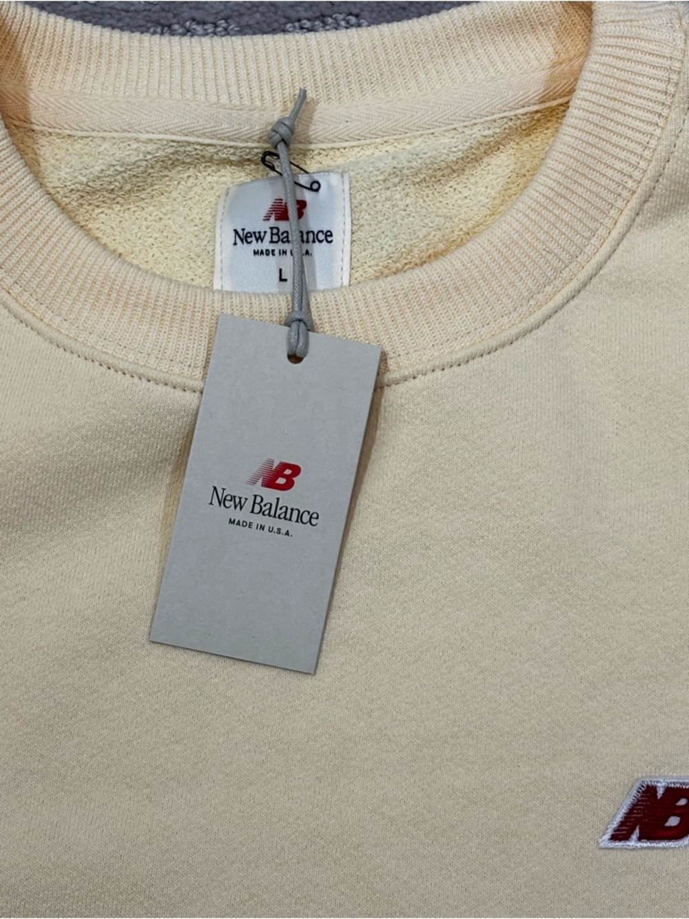 New Balance Made in USA Core Crewneck Sweatshirt Calcium Color Men’s  Size L NEW - Picture 4 of 8